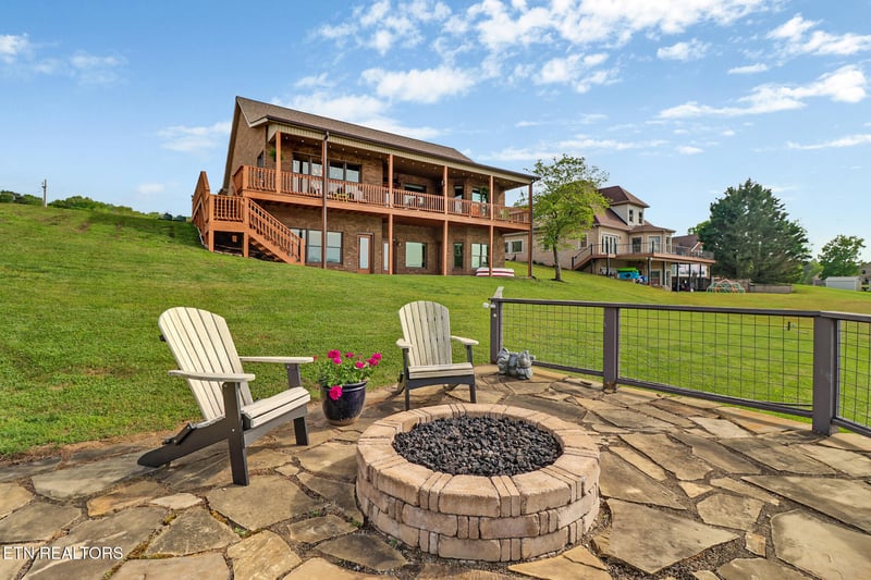 514 Emory River Rd, Harriman, TN 37748