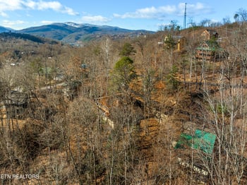 514 Laural Mountain Rd, Gatlinburg, TN 37738