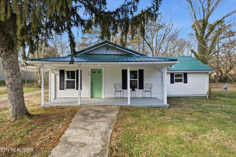 514 Russell Ave, Harriman, TN 37748