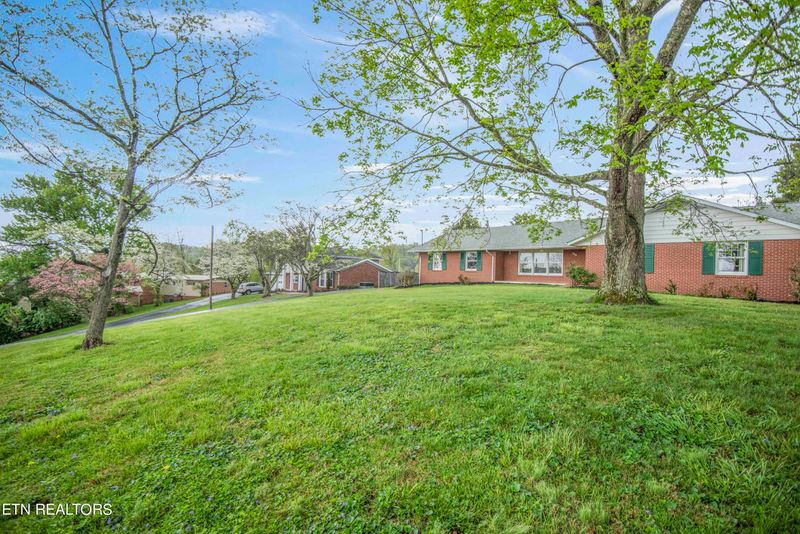 514 Vista Dr, Clinton, TN 37716