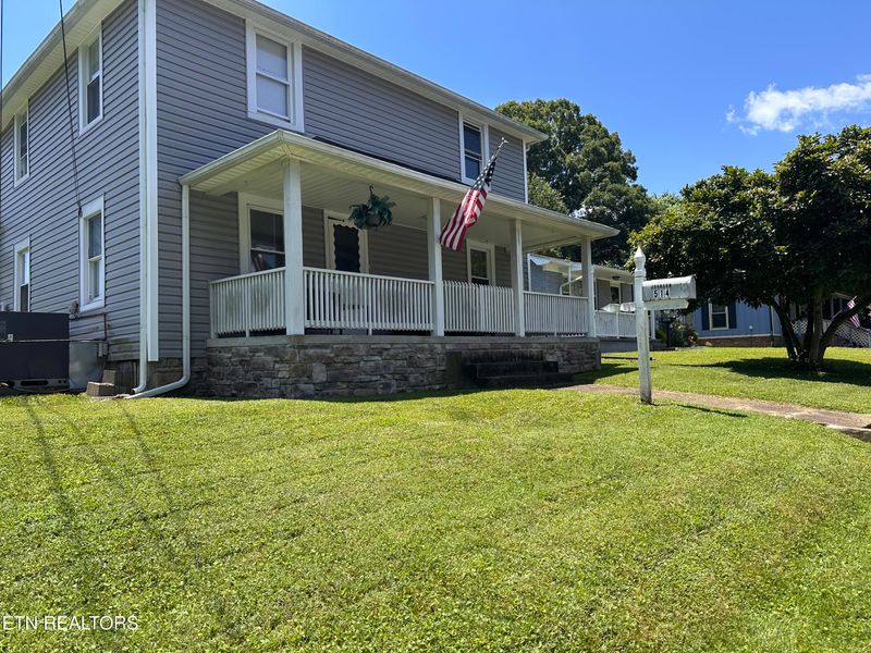 514 W 7th Ave, Lenoir City, TN 37771
