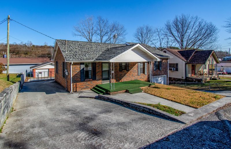 514 Wallace Ave, Rocky Top, TN 37769