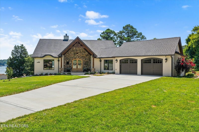 5141 Scenic Dr, Lenoir City, TN 37772