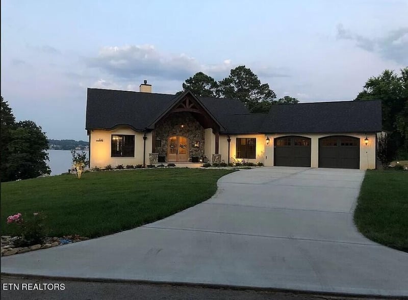 5141 Scenic Dr, Lenoir City, TN 37772