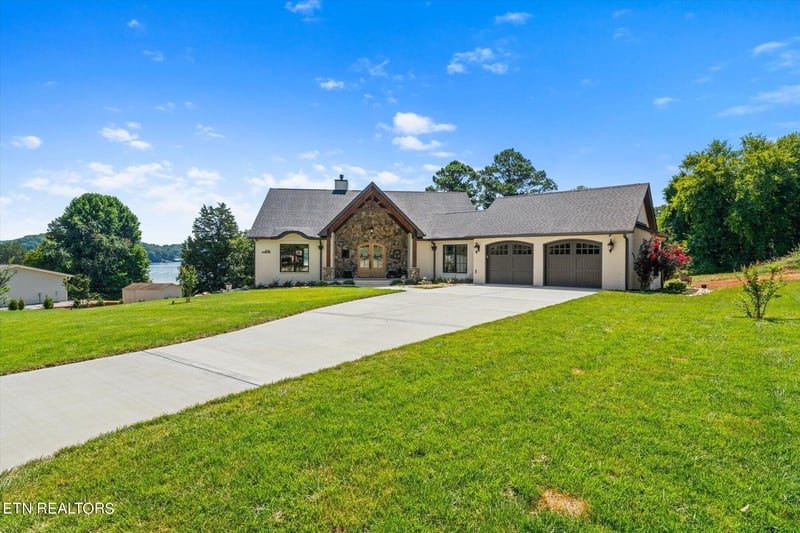 5141 Scenic Dr, Lenoir City, TN 37772