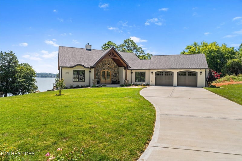 5141 Scenic Dr, Lenoir City, TN 37772