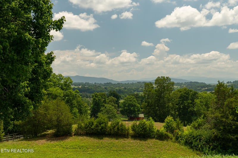 5145 Cedar Church Ln, Greenback, TN 37742
