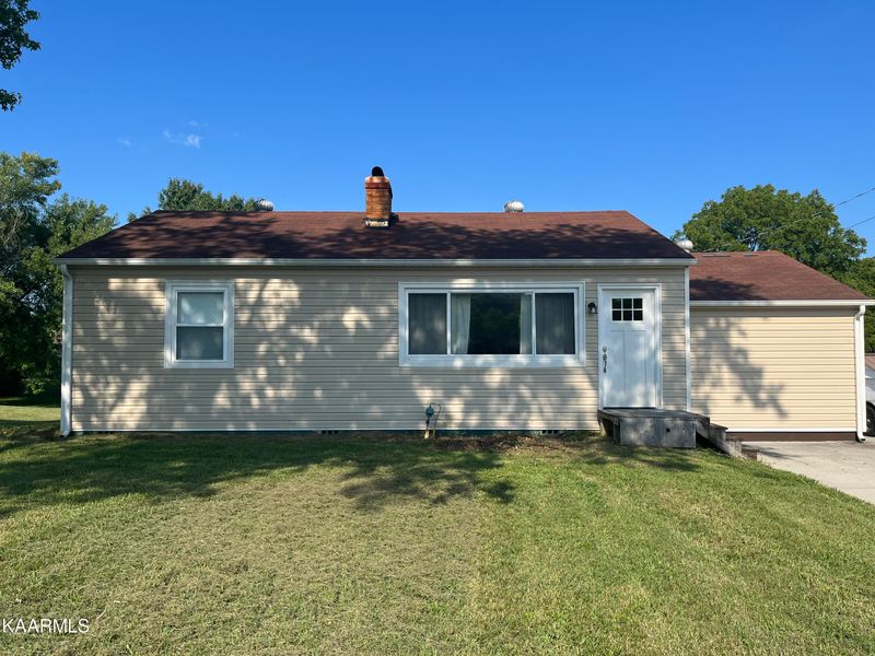 515 Blair Rd, Harriman, TN 37748
