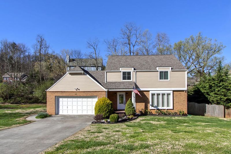 515 Brooktree Rd, Knoxville, TN 37919