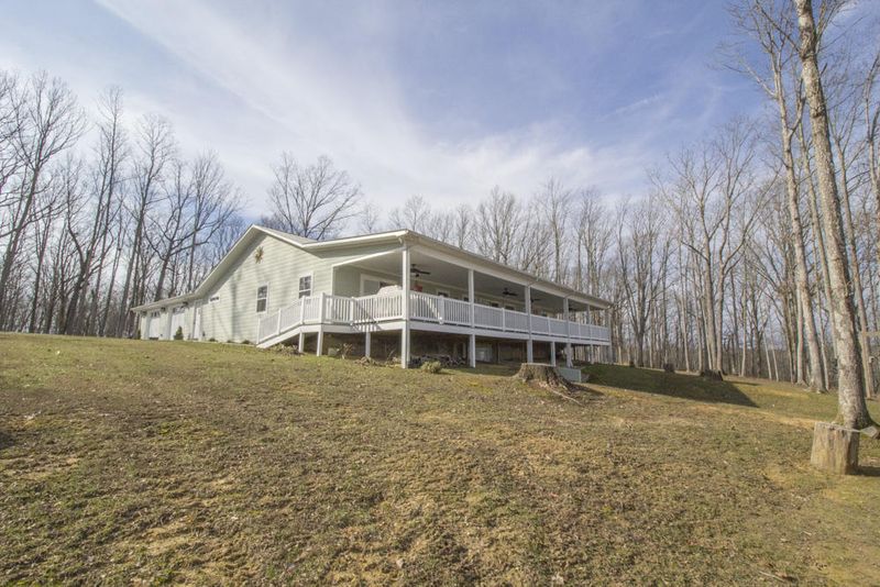 515 Burns Ridge Ln, Oneida, TN 37841