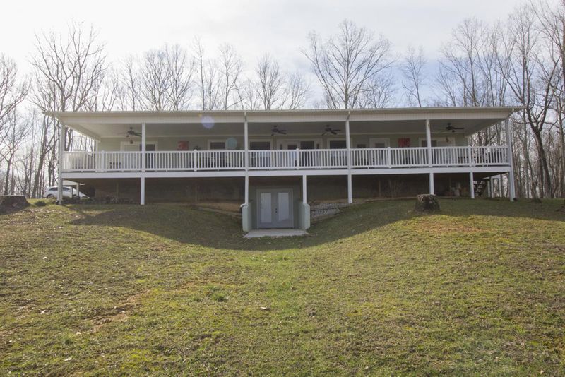 515 Burns Ridge Ln, Oneida, TN 37841