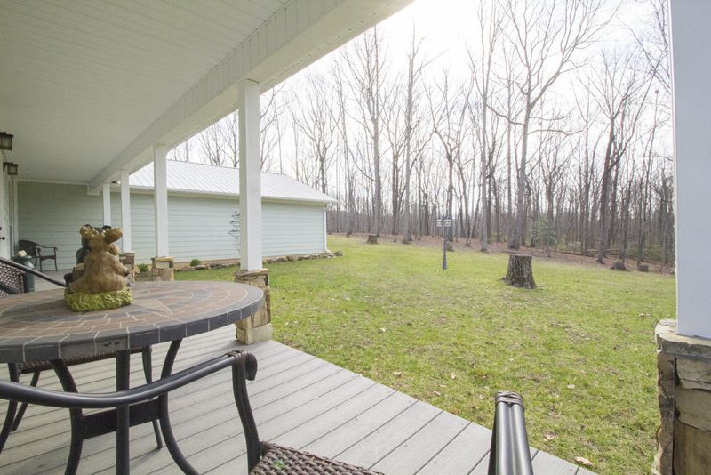 515 Burns Ridge Ln, Oneida, TN 37841