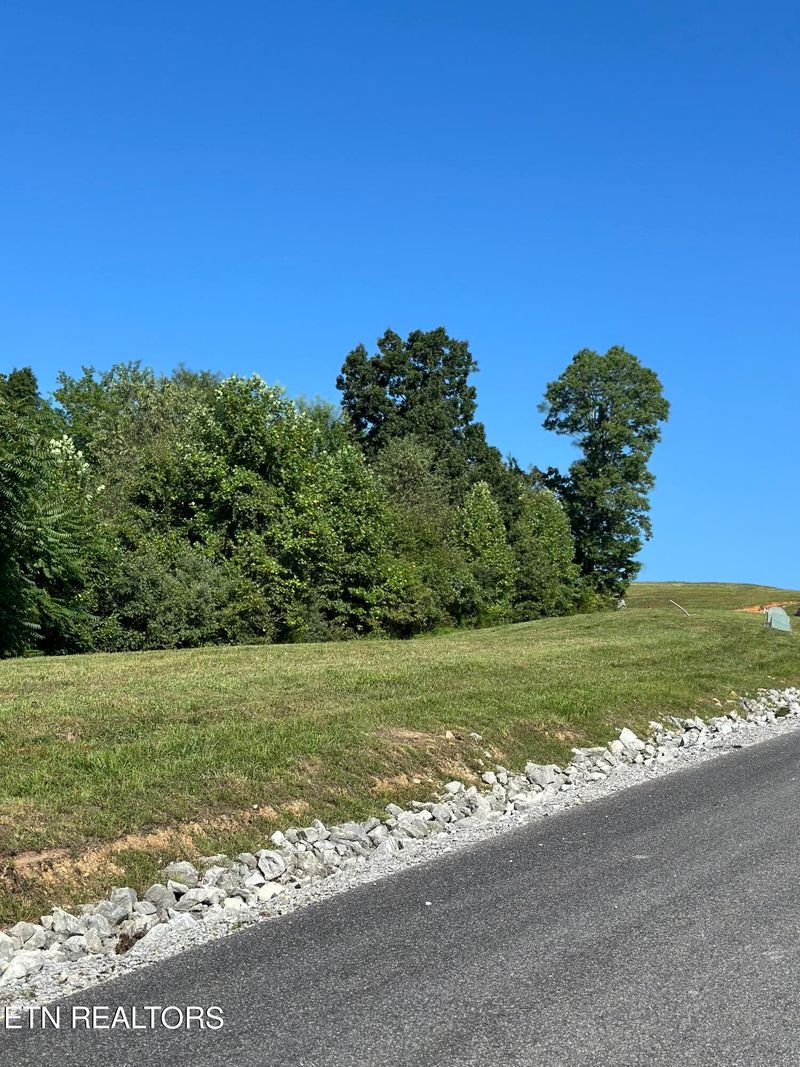 515 Cedar Gate Ln, Lafollette, TN 37766