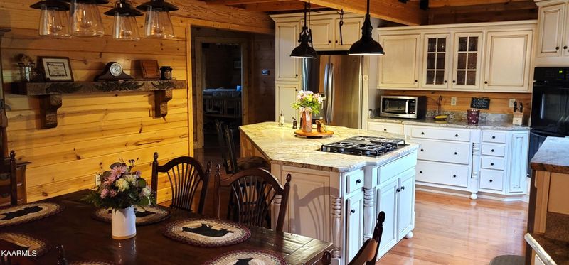515 Downing Ln, Sevierville, TN 37876