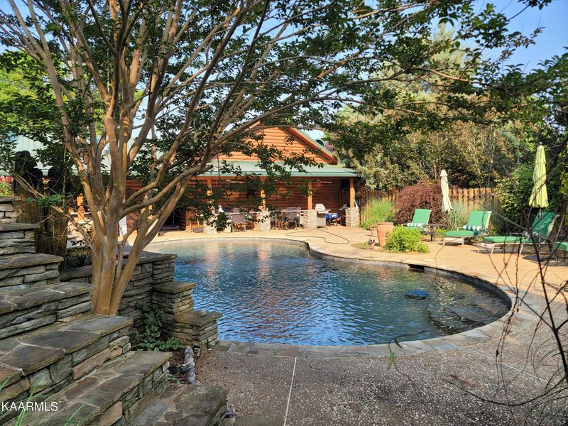 515 Downing Ln, Sevierville, TN 37876