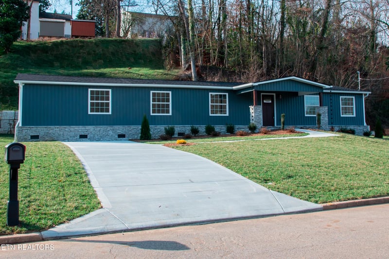 515 Greenwood Dr, Clinton, TN 37716