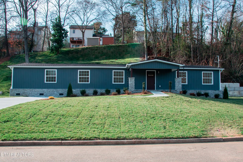 515 Greenwood Dr, Clinton, TN 37716