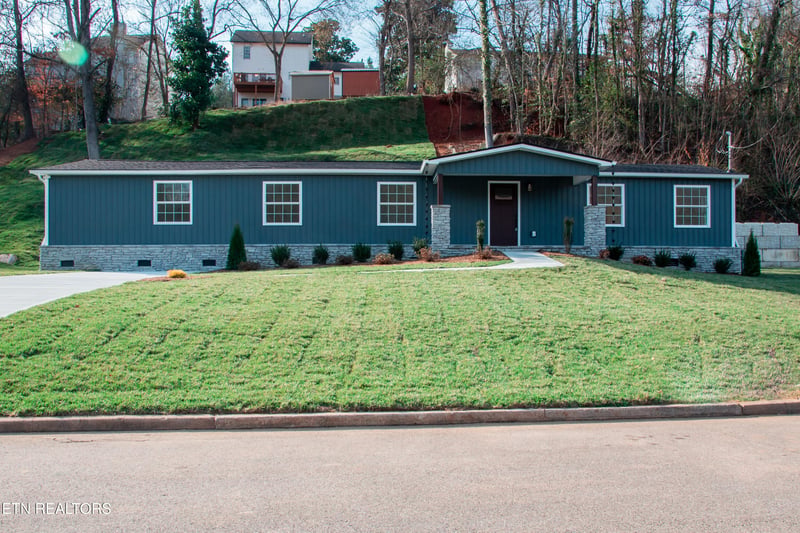 515 Greenwood Dr, Clinton, TN 37716