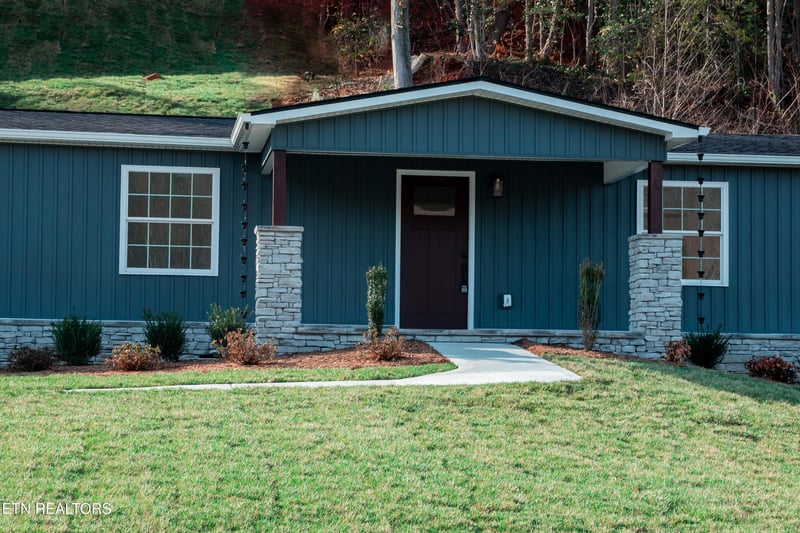 515 Greenwood Dr, Clinton, TN 37716