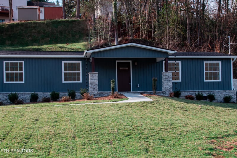 515 Greenwood Dr, Clinton, TN 37716