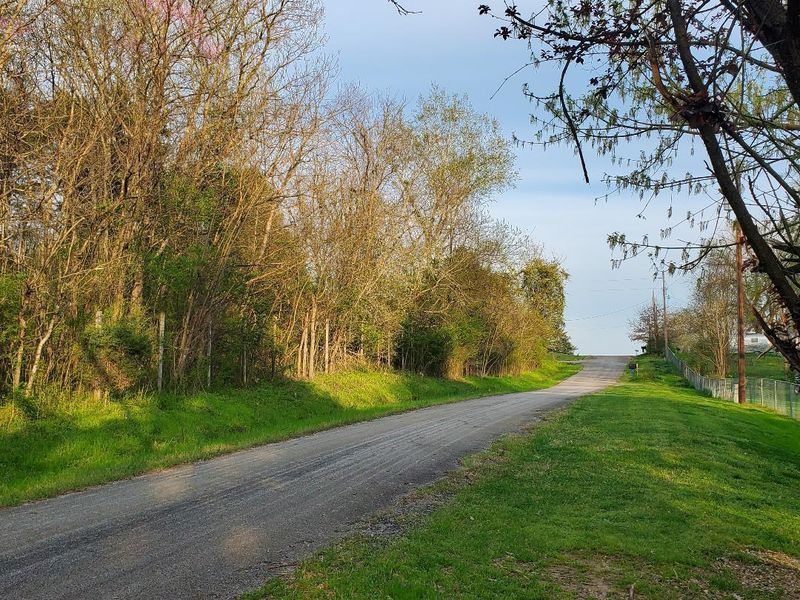 515 Valley Dr, Loudon, TN 37774