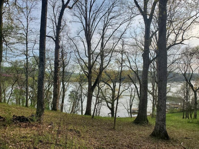515 Valley Dr, Loudon, TN 37774