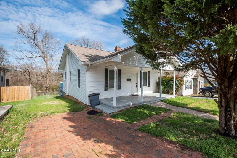 515 W 7th Ave, Lenoir City, TN 37771