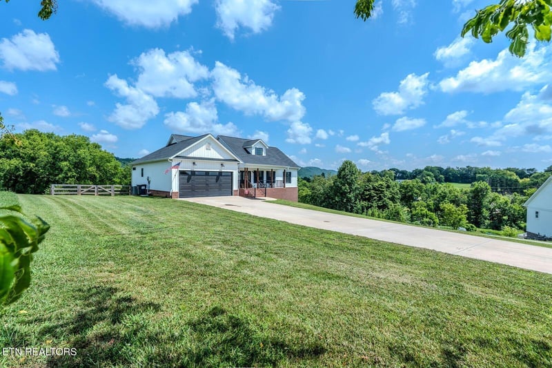 5153 Candlewood Ct, Maryville, TN 37804