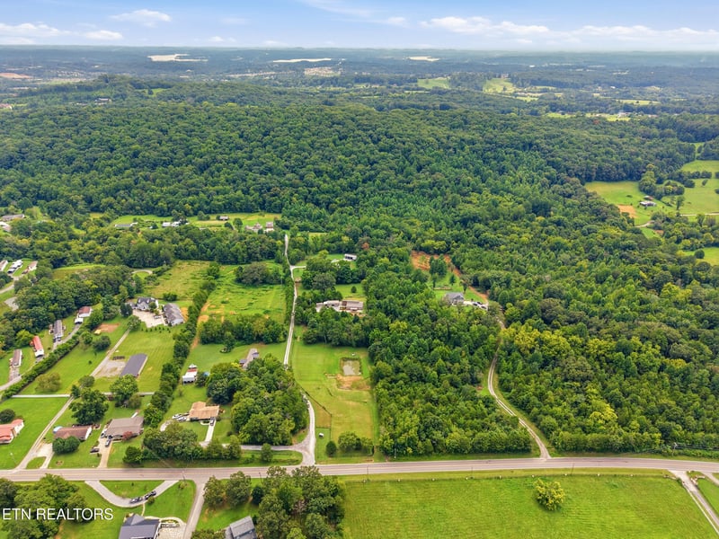 5157 Hines Valley Rd, Lenoir City, TN 37771