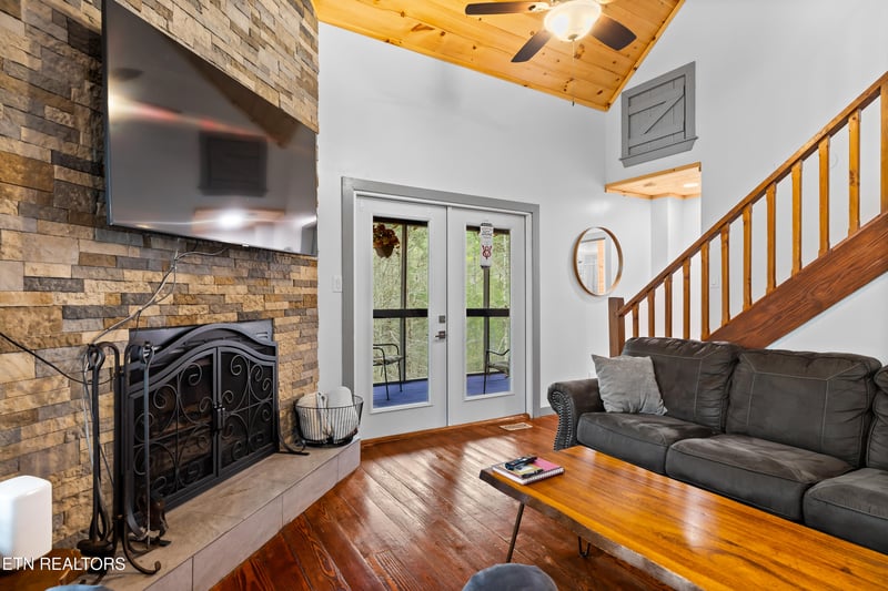 516 Clearwater Cir, Townsend, TN 37882