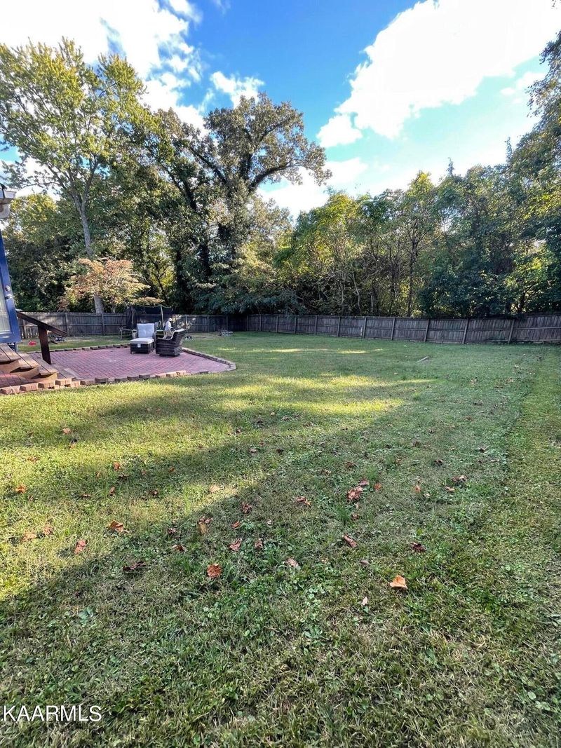 516 Crestwood Dr, Clinton, TN 37716