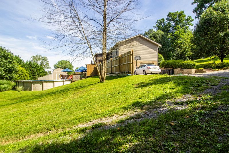 516 E Mountain View Rd, Corryton, TN 37721