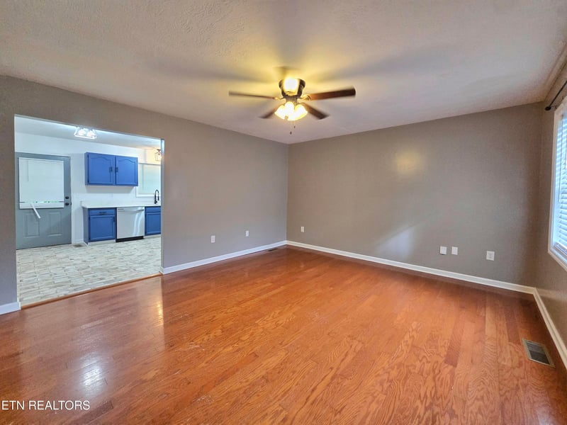 516 N 11th St, Lafollette, TN 37766