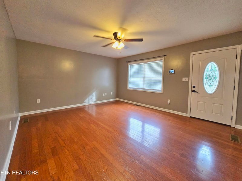 516 N 11th St, Lafollette, TN 37766