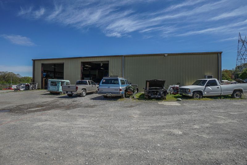 516 Russell Rd, Rockford, TN 37853