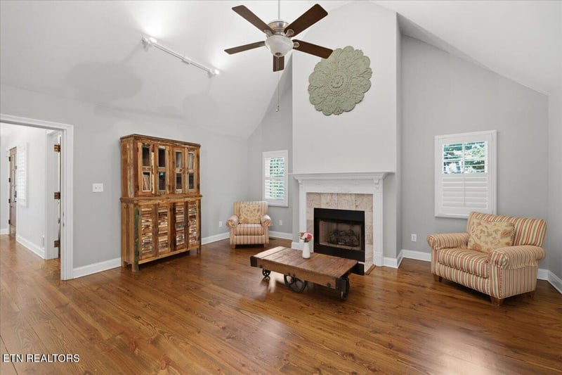 516 Scenic Dr, Knoxville, TN 37919