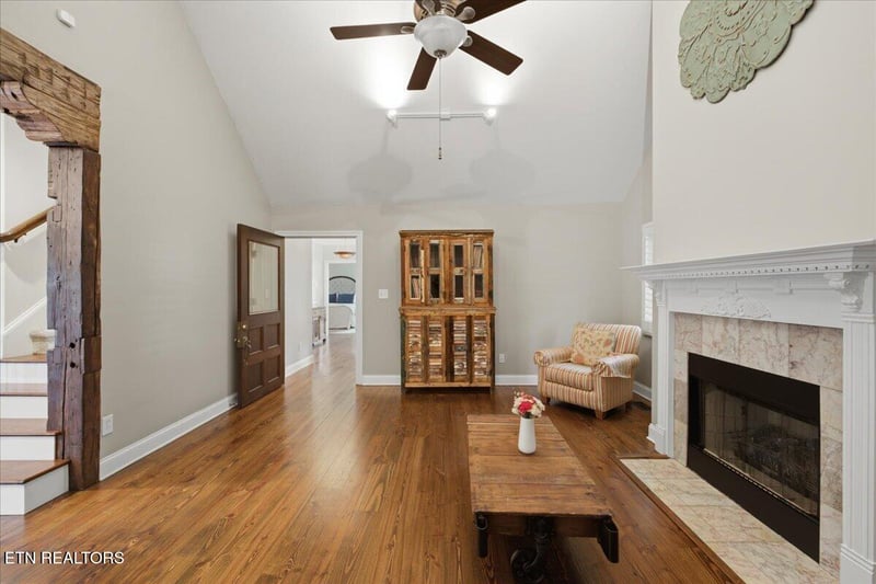 516 Scenic Dr, Knoxville, TN 37919