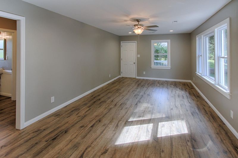 516 Smokey Dr, Loudon, TN 37774