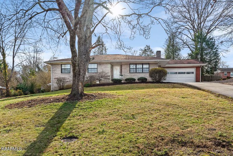 516 Woodland Dr, Clinton, TN 37716