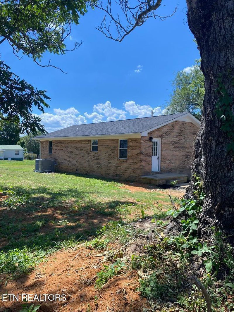 517 3rd St #Third, Madisonville, TN 37354