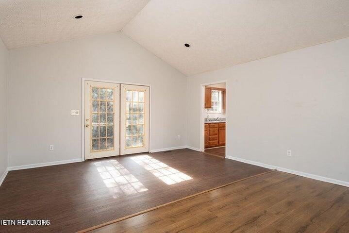 517 Bowman Bend Rd, Harriman, TN 37748
