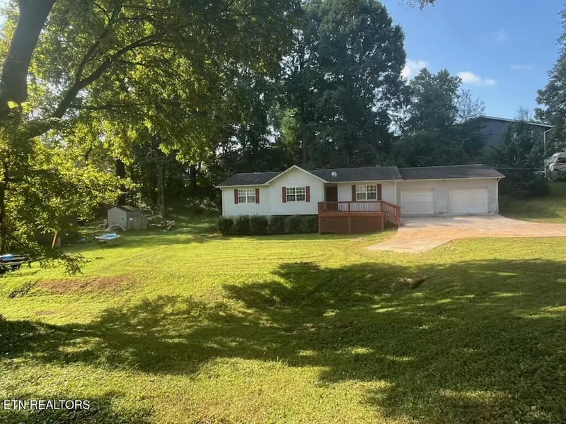 517 Bowman Bend Rd, Harriman, TN 37748