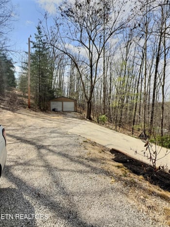 517 Easter Ln, Lafollette, TN 37766