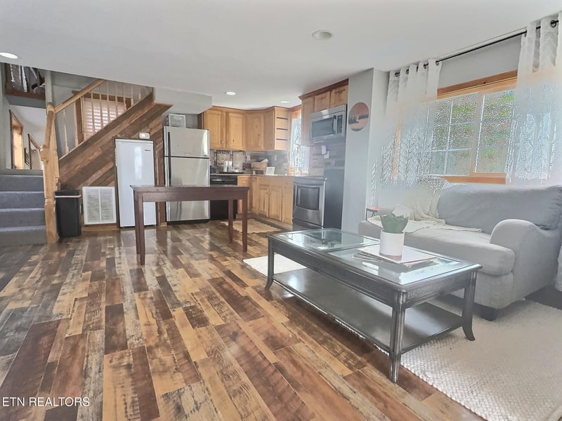 517 Easter Ln, Lafollette, TN 37766