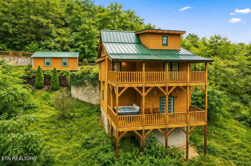 517 Hideaway Ridge Cir, Sevierville, TN 37862