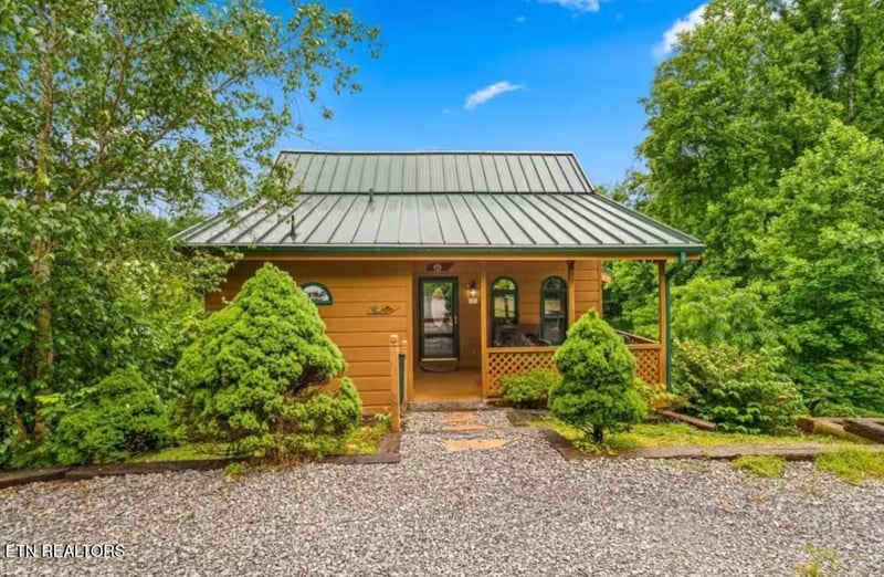 517 Hideaway Ridge Cir, Sevierville, TN 37862