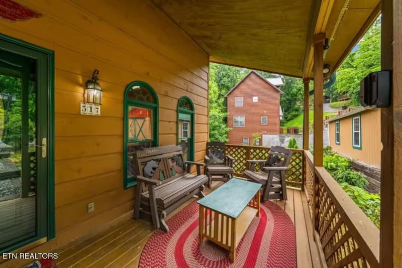 517 Hideaway Ridge Cir, Sevierville, TN 37862