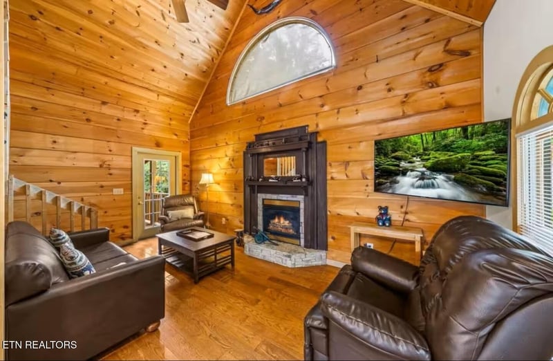 517 Hideaway Ridge Cir, Sevierville, TN 37862