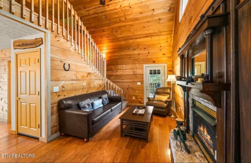 517 Hideaway Ridge Cir, Sevierville, TN 37862