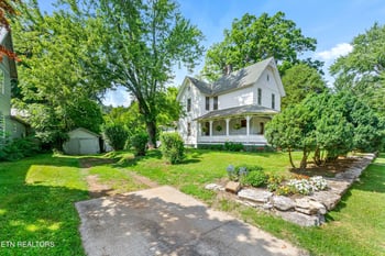 517 Margrave Dr, Harriman, TN 37748